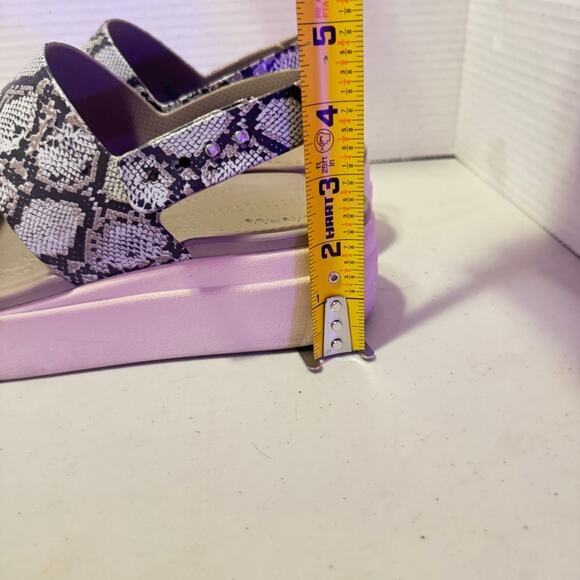 Crocs Snakeskin Adjustable platform Sandals in great condition SZ 9 - Picture 6 of 8